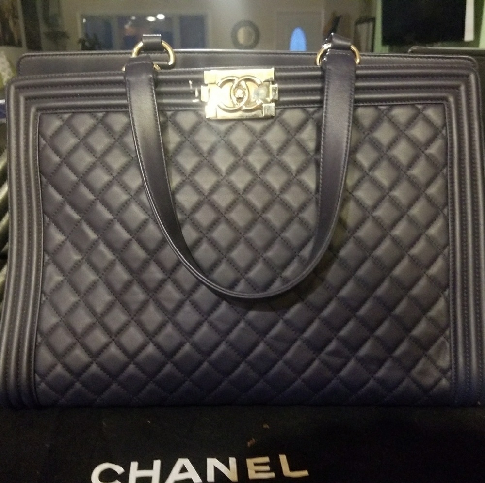 *SOLD* Chanel Bag Dark Blue Caviar GraIN